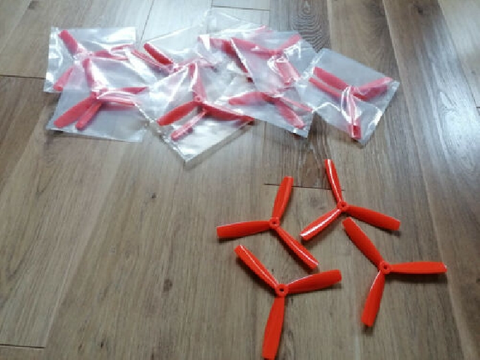 Hélices drone 6x4,5 orange neuve 