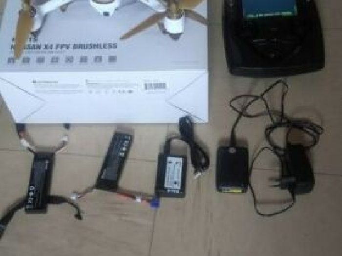 Drone Hubsan FPV avec écran de contrôle, 20 minutes autonomie, batterie recharge