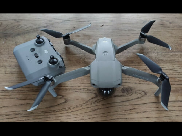 drone dji mavic air 2 , Etat Neuf (servi 3-4 fois) avec sacoche et batterie 30mn