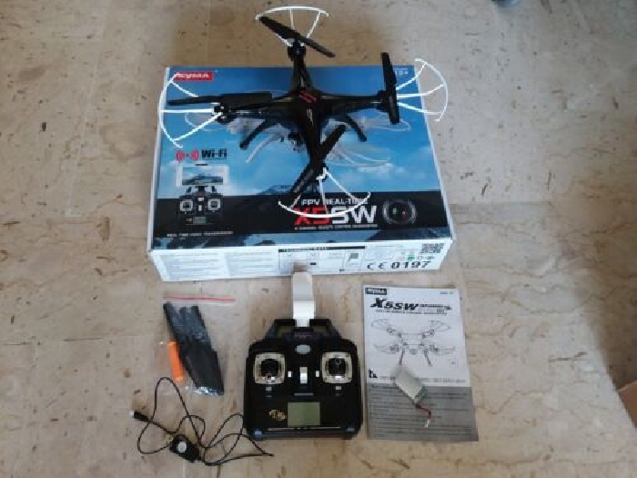 Drone RC SYMA X5SW 2.4G Wifi FPV Vidéo Quadcopter avec Caméra radio mode 2.